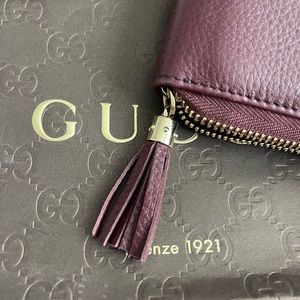 Authentic Gucci Zip around wallet Burgundy EUC